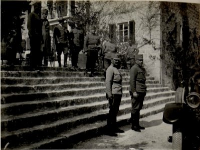 Erzh. JOSEF SALVATOR und Oberst ZUBER, bei der Abfahrt von Exzl. Gen.Obst. von KÖVESS. Aufgenommen in Rijeka in Montenegro am 15. März 1916. (BildID 15531674)
