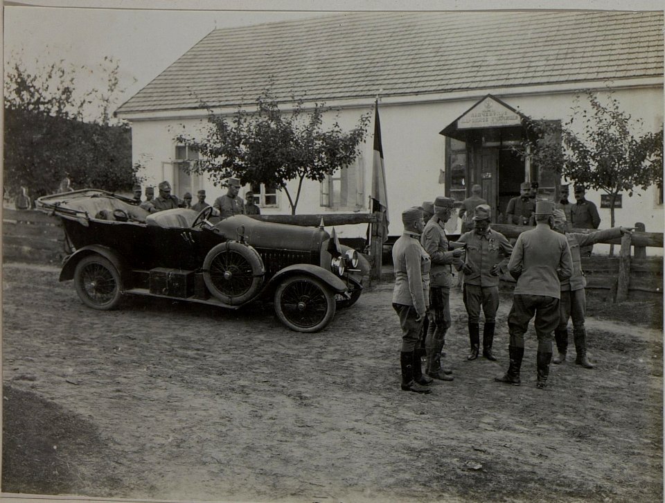 Erzherzog Josef Ferdinand im Gespräch mit General Martiny in Kopcza, aufgenommen am 10. Oktober 1915 (BildID 15455919)