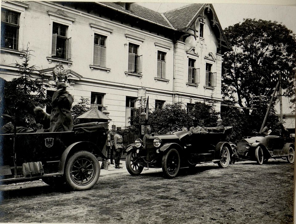 Erzherzog Karl beim 9. Korpskommando in ZborowJuli-Anfang August 1916 (BildID 15542408)
