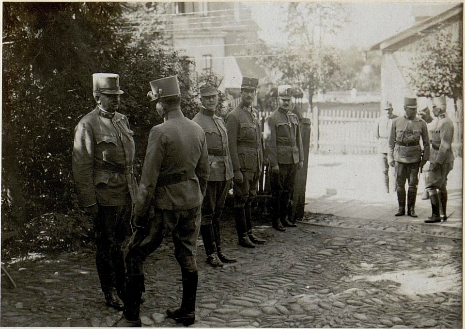 Erzherzog Karl besucht da VIII. Korpskommando in Luzk (Luck) (BildID 15550076)