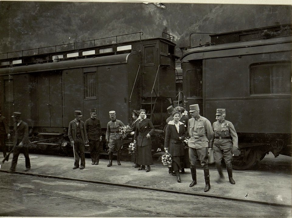 Erzherzog Leopold Salvator und Familie in Franzensfeste, empfangen durch Generalmajor von Terboglav (BildID 15519834)
