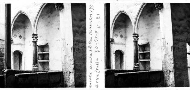 Escala i claustre del monestir cistercenc de Santes Creus