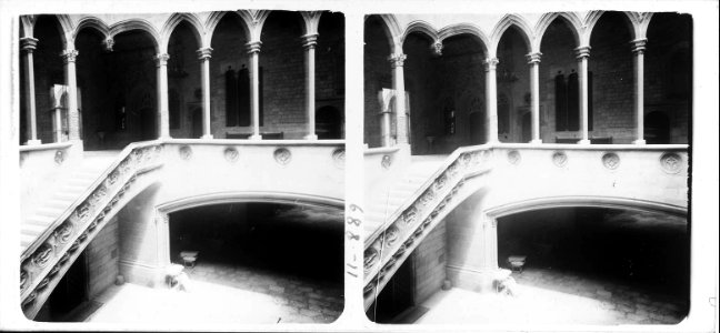 Escala i arcs del palau de Sant Jordi a la Diputació de Barcelona
