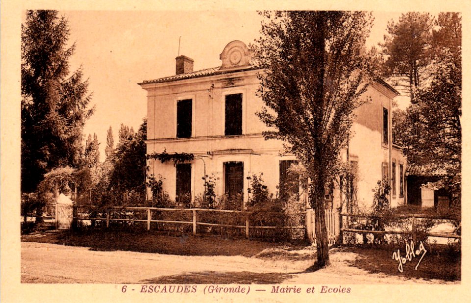 Escaudes - Mairie et écoles