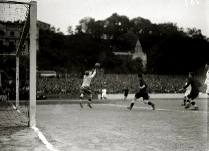 Escenas de la final de Campeonato de España en el campo de Atotxa entre los equipos del Real Unión y Real Madrid (1-0) (12 de 18) - Fondo Car-Kutxa Fototeka
