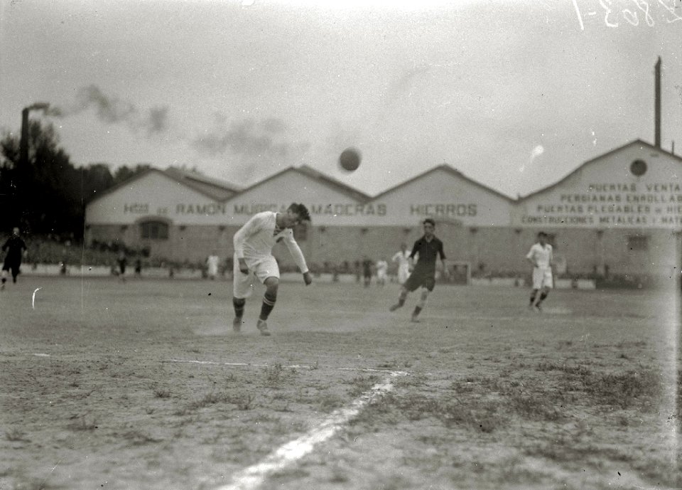 Escenas de la final de Campeonato de España en el campo de Atotxa entre los equipos del Real Unión y Real Madrid (1-0) (16 de 18) - Fondo Car-Kutxa Fototeka