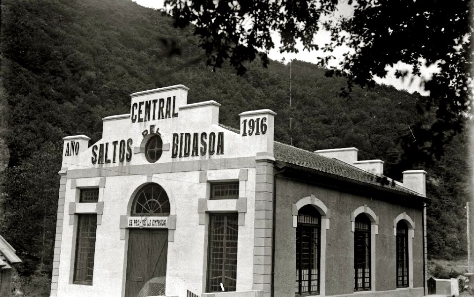 Escenas de la inauguración de una central eléctrica en el río Bidasoa (14 de 19) - Fondo Car-Kutxa Fototeka