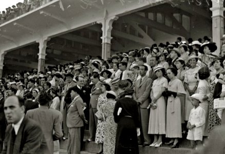 Escenas de las carreras de caballos en el hipódromo de Lasarte (18 de 27) - Fondo Car-Kutxa Fototeka