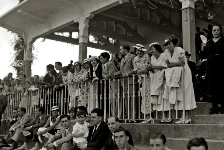 Escenas de las carreras de caballos en el hipódromo de Lasarte (19 de 27) - Fondo Car-Kutxa Fototeka
