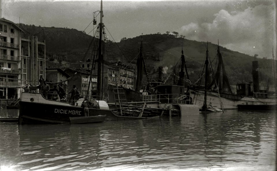 Escenas en el puerto de Pasaia (5 de 5) - Fondo Car-Kutxa Fototeka