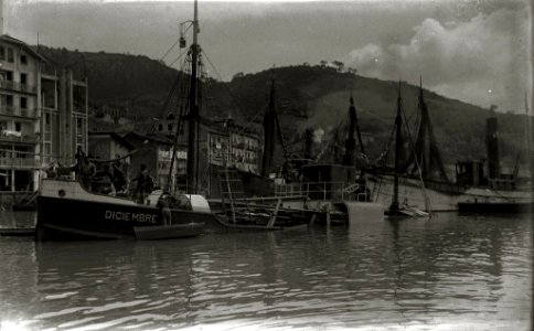 Escenas en el puerto de Pasaia (5 de 5) - Fondo Car-Kutxa Fototeka