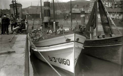 Escenas en el puerto de Pasaia (2 de 5) - Fondo Car-Kutxa Fototeka