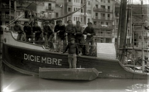 Escenas en el puerto de Pasaia (3 de 5) - Fondo Car-Kutxa Fototeka