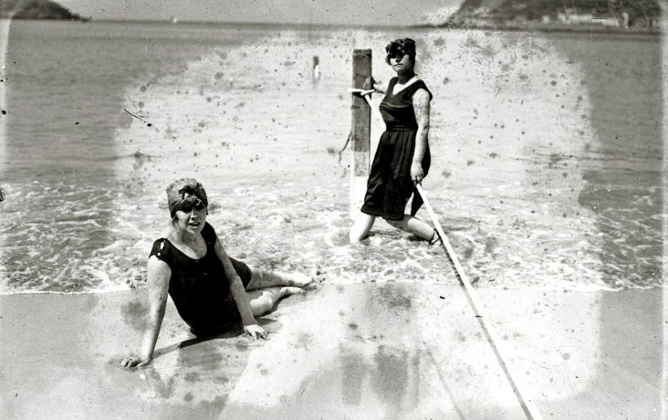 Escenas en la playa de la Concha (34 de 95) - Fondo Car-Kutxa Fototeka