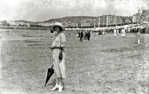 Escenas en la playa de la Concha (59 de 95) - Fondo Car-Kutxa Fototeka