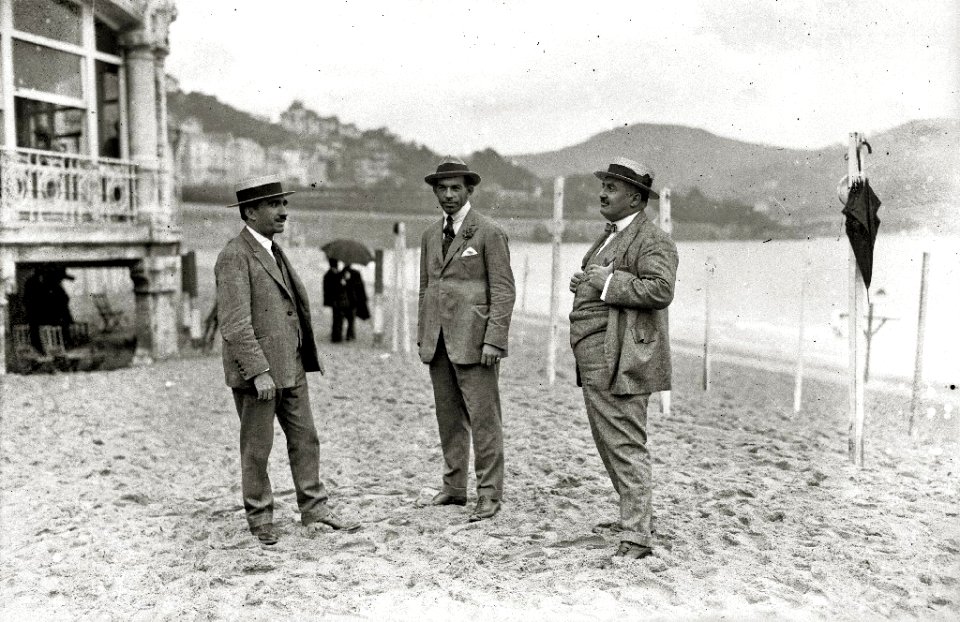 Escenas en la playa de la Concha (60 de 95) - Fondo Car-Kutxa Fototeka