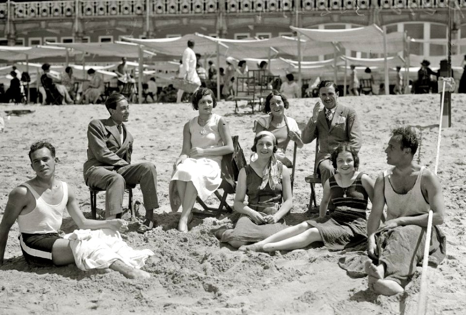 Escenas en la playa de la Concha (73 de 95) - Fondo Car-Kutxa Fototeka