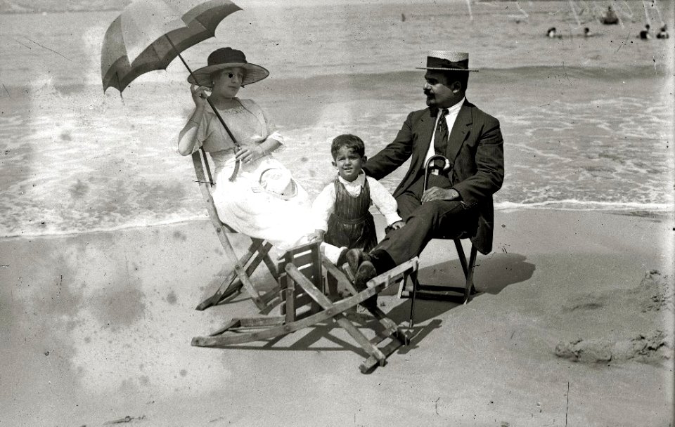 Escenas en la playa de la Concha (39 de 95) - Fondo Car-Kutxa Fototeka