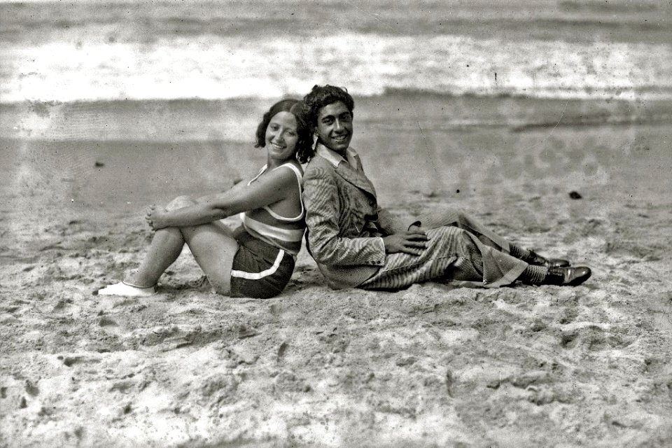 Escenas en la playa de la Concha (85 de 95) - Fondo Car-Kutxa Fototeka