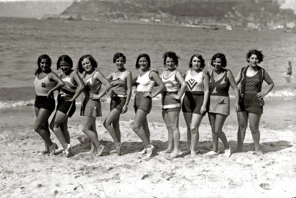 Escenas en la playa de la Concha (88 de 95) - Fondo Car-Kutxa Fototeka