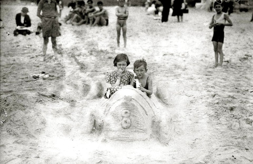 Escenas en la playa de la Concha (91 de 95) - Fondo Car-Kutxa Fototeka