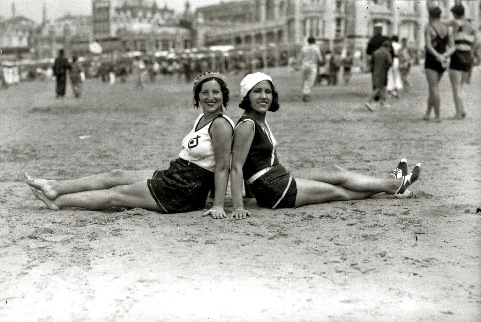 Escenas en la playa de la Concha (83 de 95) - Fondo Car-Kutxa Fototeka