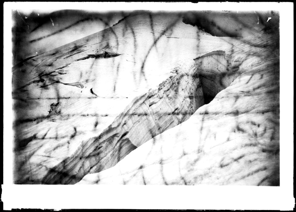 Escletxa en una glacera de l'Aneto