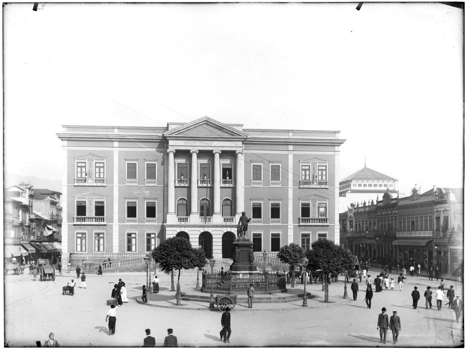 Escola Politécnica e estátua de José Bonifácio - 1