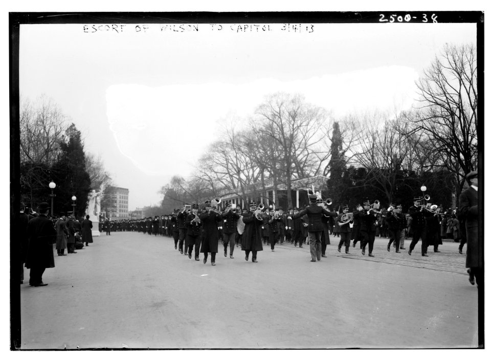 Escort of Wilson to Capitol LCCN2014691427