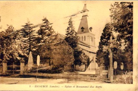 Escource - église et Monument aux morts