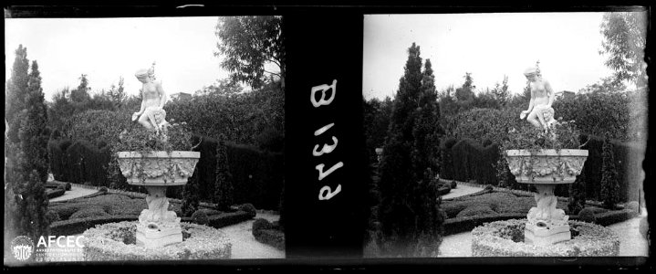 Escultura als jardins de la Torre dels Pardals (AFCEC GAUSACHS B 01379)