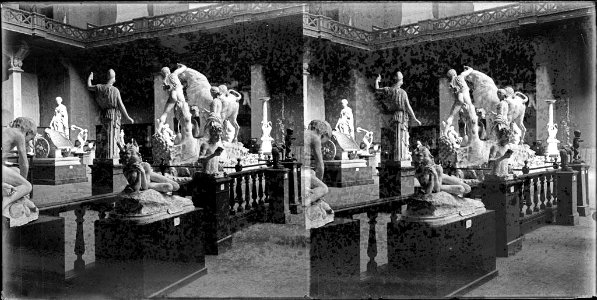 Escultures exposades al museu de reproduccions del Palau de Belles Arts de Barcelona per l'Exposició Universal de Barcelona del 1888 (AFCEC BORDAS D 4343)