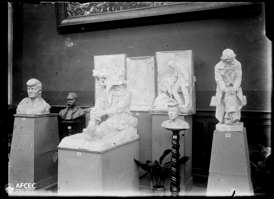 Escultures exposades al museu de reproduccions del Palau de Belles Arts de Barcelona per l'Exposició Universal de Barcelona del 1888 (AFCEC MORELLO A 7520)