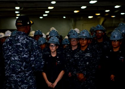 ESG 3 visits USS Green Bay 131008-N-BB534-132