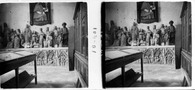 Escultures i relleus conservats a una sala del museu diocesà de Lleida