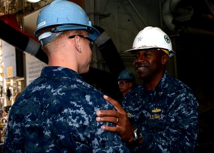 ESG 3 visits USS Green Bay 131008-N-BB534-059