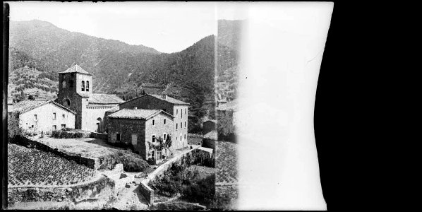 Església de Sant Salvador de Bianya i cases al voltant