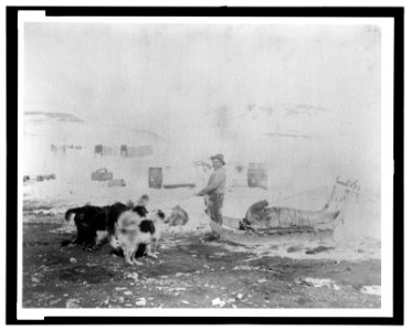Eskimo Jens returning from seal hunt near Conger, June 1882 LCCN2006676087
