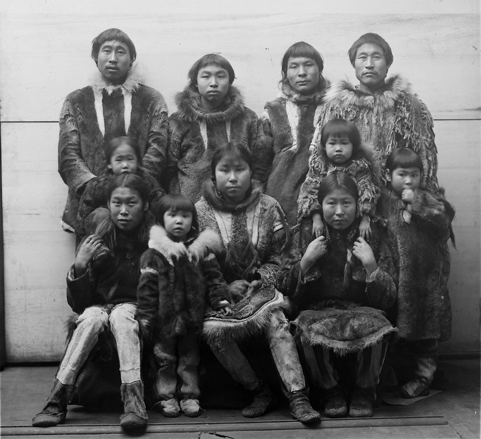 Eskimo group - NARA - 523819