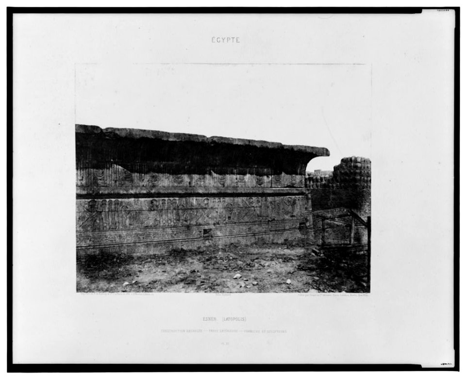 Esneh (Latopolis) - construction ensablée - paroi extérieure - corniche et sculptures - FT (monogram) Félix Teynard. LCCN2001695313
