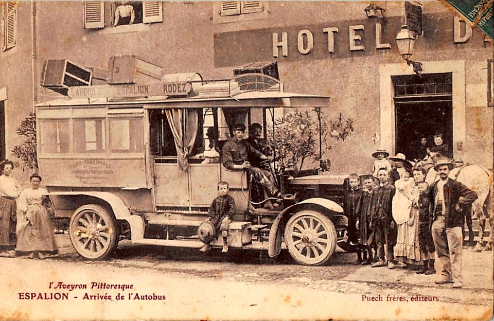 Espalion - Arrivée de l'autobus