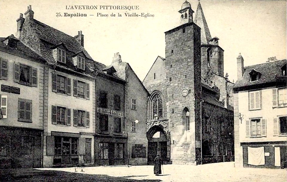 Espalion - Place de la vieille église