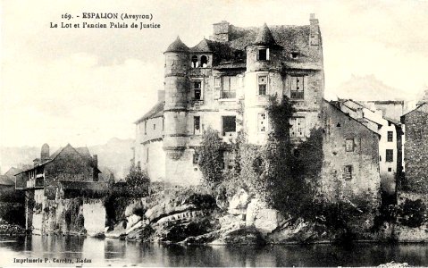 Espalion - Vieux Palais de Justice 5