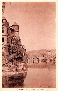 Espalion - Vieux Palais de Justice 3