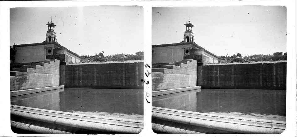 Estanc i templet d ' un palau de Montjuïc