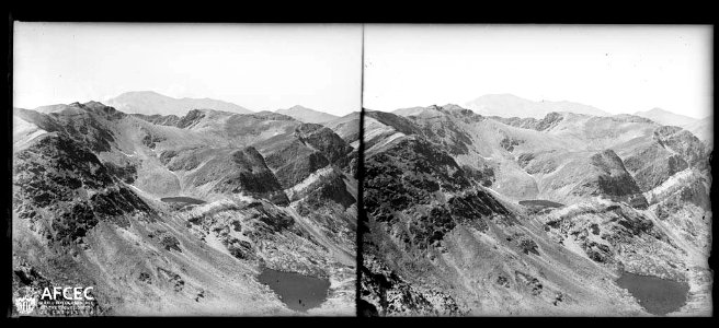 Estanys del Pirineu francès i Pics de la Vaca des del pic de l'Infern