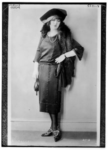 Estelle Taylor LCCN2014713087