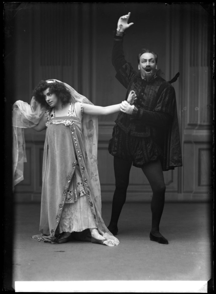 Ester and Oscar Textorius in Nr 30 Gustafsson at Södra teatern 1908 - SMV - NT019