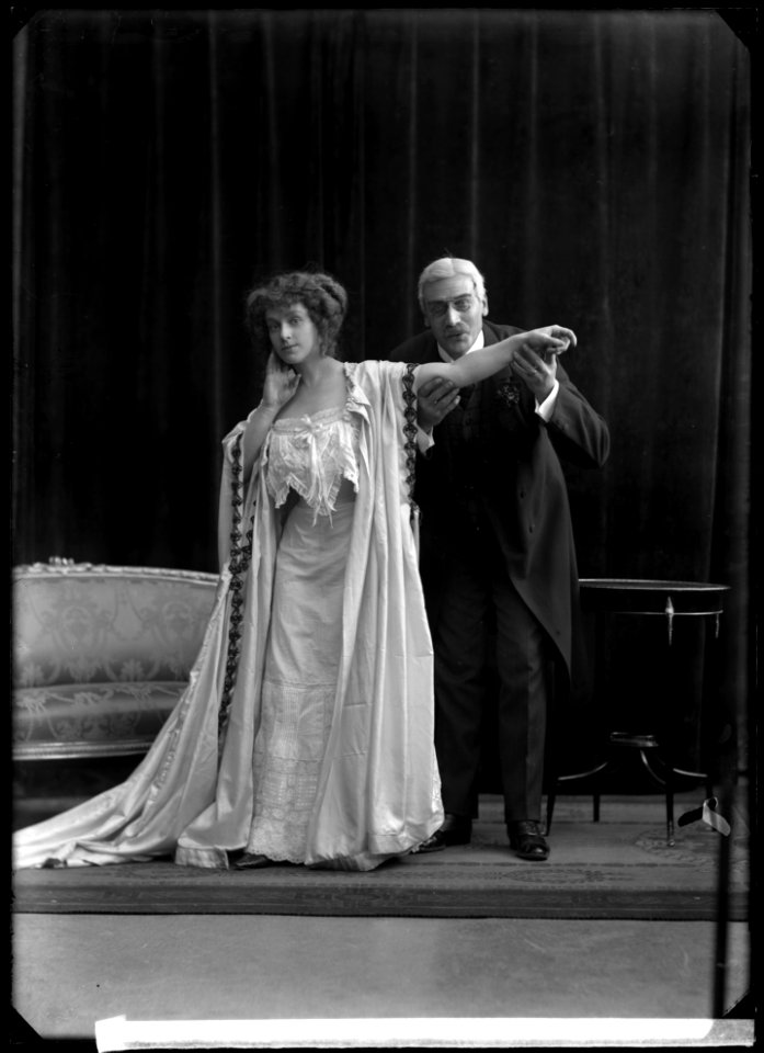 Ester and Oscar Textorius in Blåa råttan at Södra teatern 1908 - SMV - NT015
