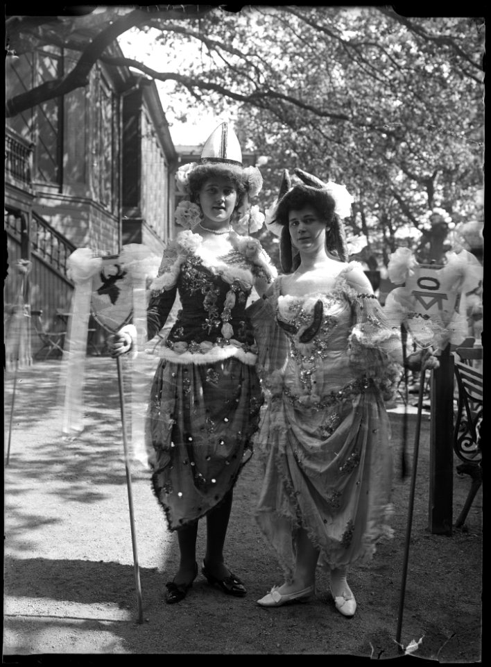 Ester Cederfeldt and Signe Höglund in the revue Bluff at Kristallsalongen 1905 - SMV - K007